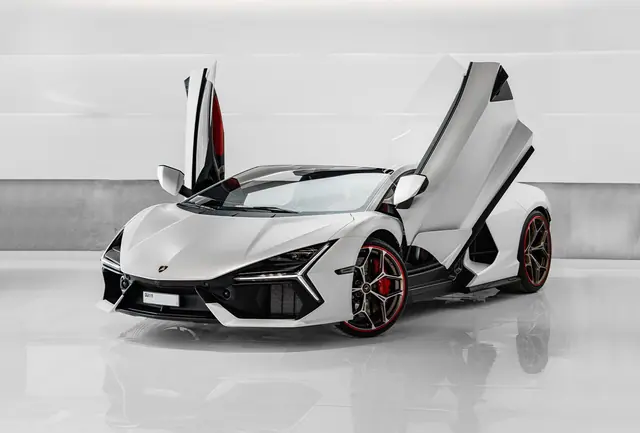 Lamborghini Revuelto